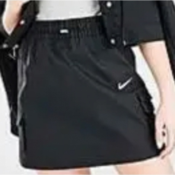 Nike Sportswear 276549 Swoosh Skirt in Black womens, Size X-Small - Picture 8 of 13